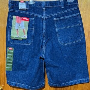 NWT Wrangler Baggy Fit Denim Cargo Shorts Size 36